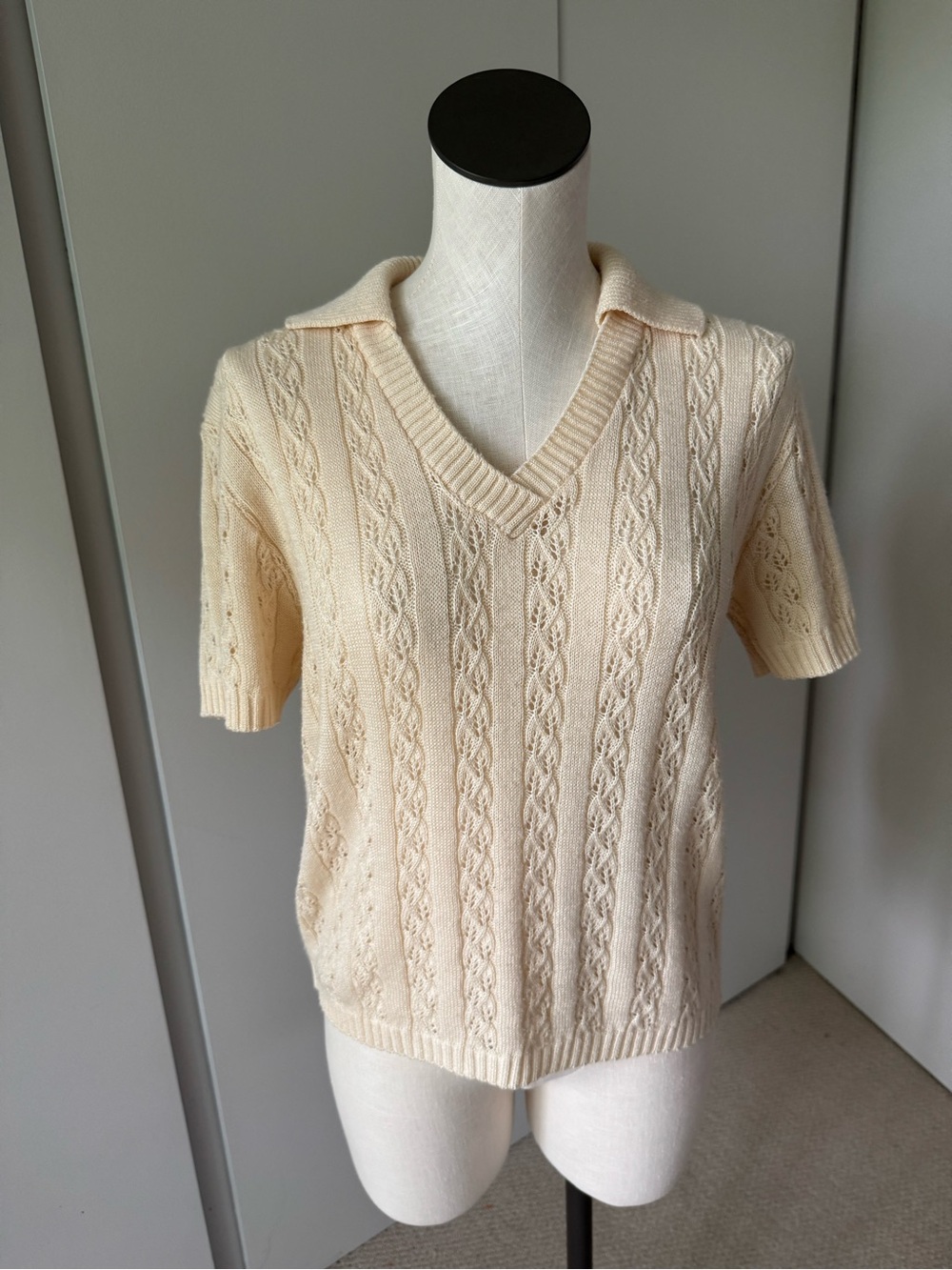 Vintage Short Sleeved Pointelle Sweater w Collar- M/L